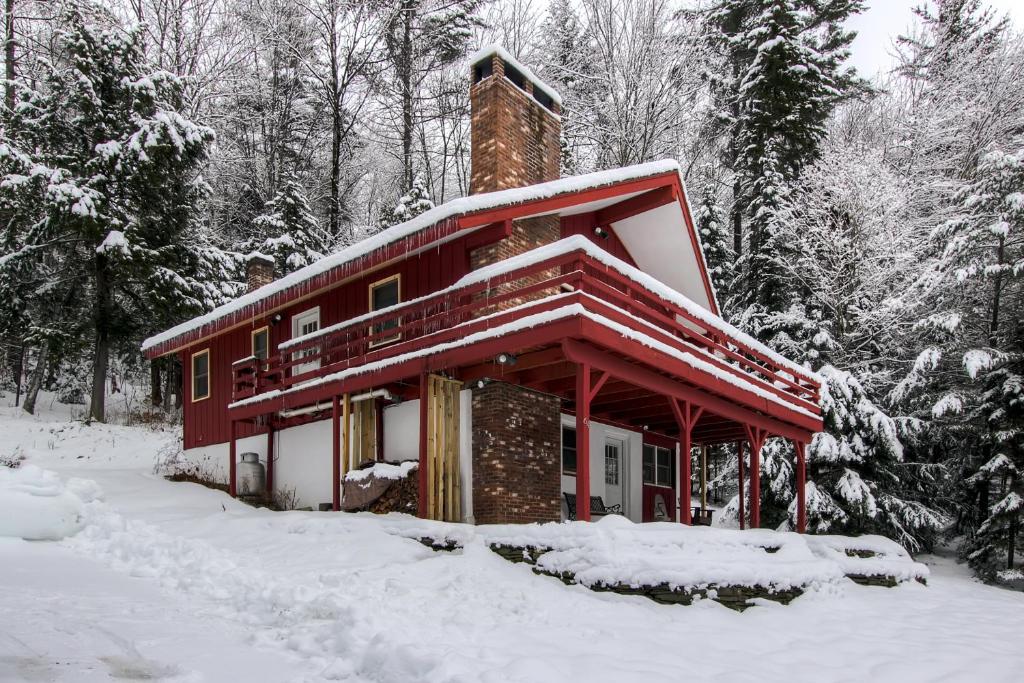 Sweet Life - Vermont Chalet - 6 person Indoor Hot Tub - 15 min to Killington Main image 1